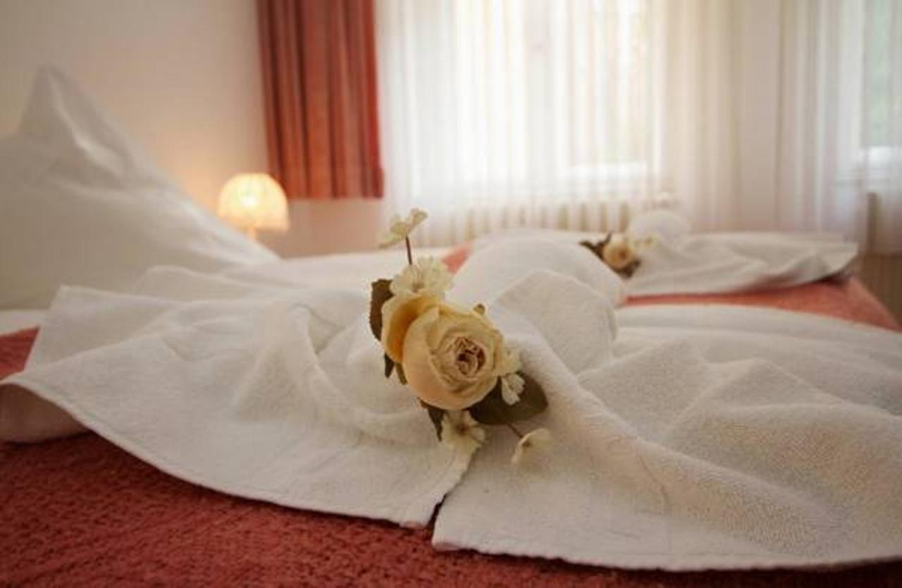 Hotel Altstadt Spandau Seeburg  Buitenkant foto